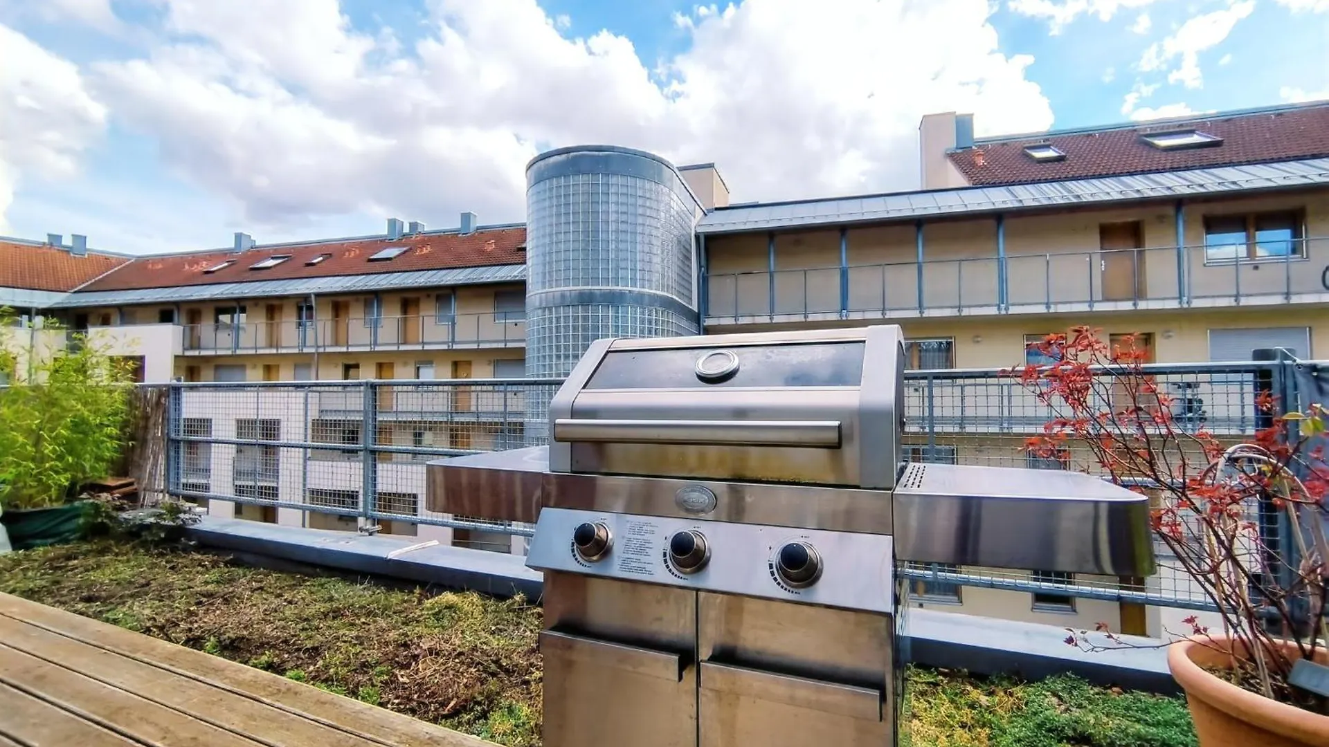 Design-Apartmenthaus Fuer Bis Zu 12, Modern, Dachterrasse, Grill, Ruhige Lage, Disney Plus, Wii, Lan Und Wlan Norimberk Apartmán