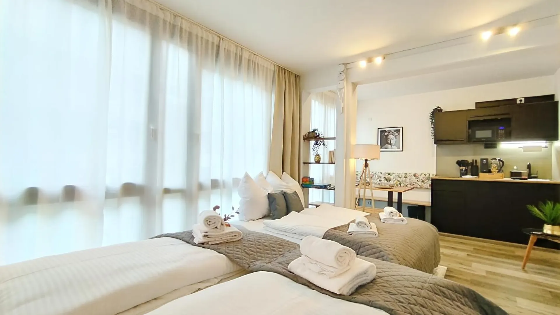 Apartmán Design-Apartmenthaus Fuer Bis Zu 12, Modern, Dachterrasse, Grill, Ruhige Lage, Disney Plus, Wii, Lan Und Wlan Norimberk